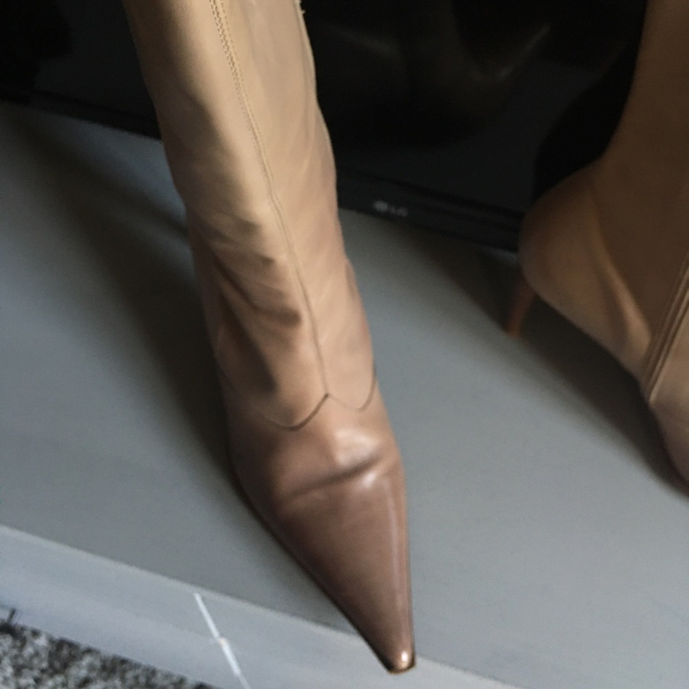 Stunning leather boots made in Italy for Kenneth Cole. Size 7 cream mauve - Picture 2 of 4